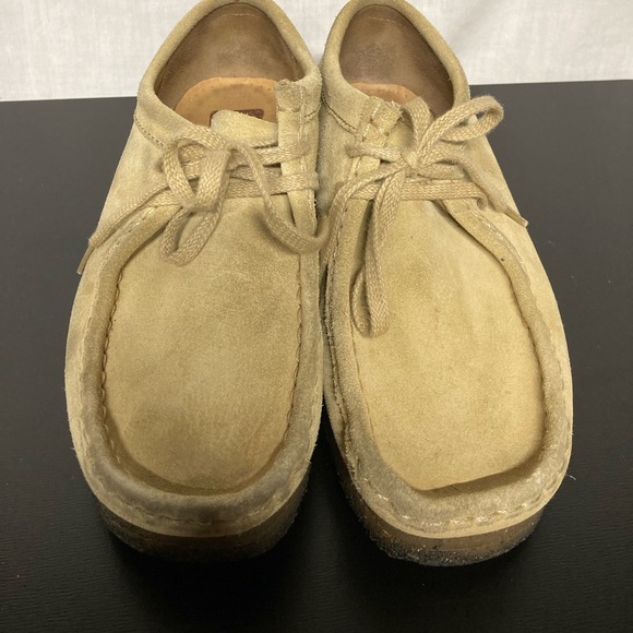 Clarks Shoes - Clark’s Wallabees Low Tops sz 5.5 / 7.5 women’s